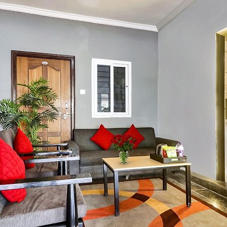 Готель Super Townhouse Rcc Blizz Kondapur  Екстер'єр фото