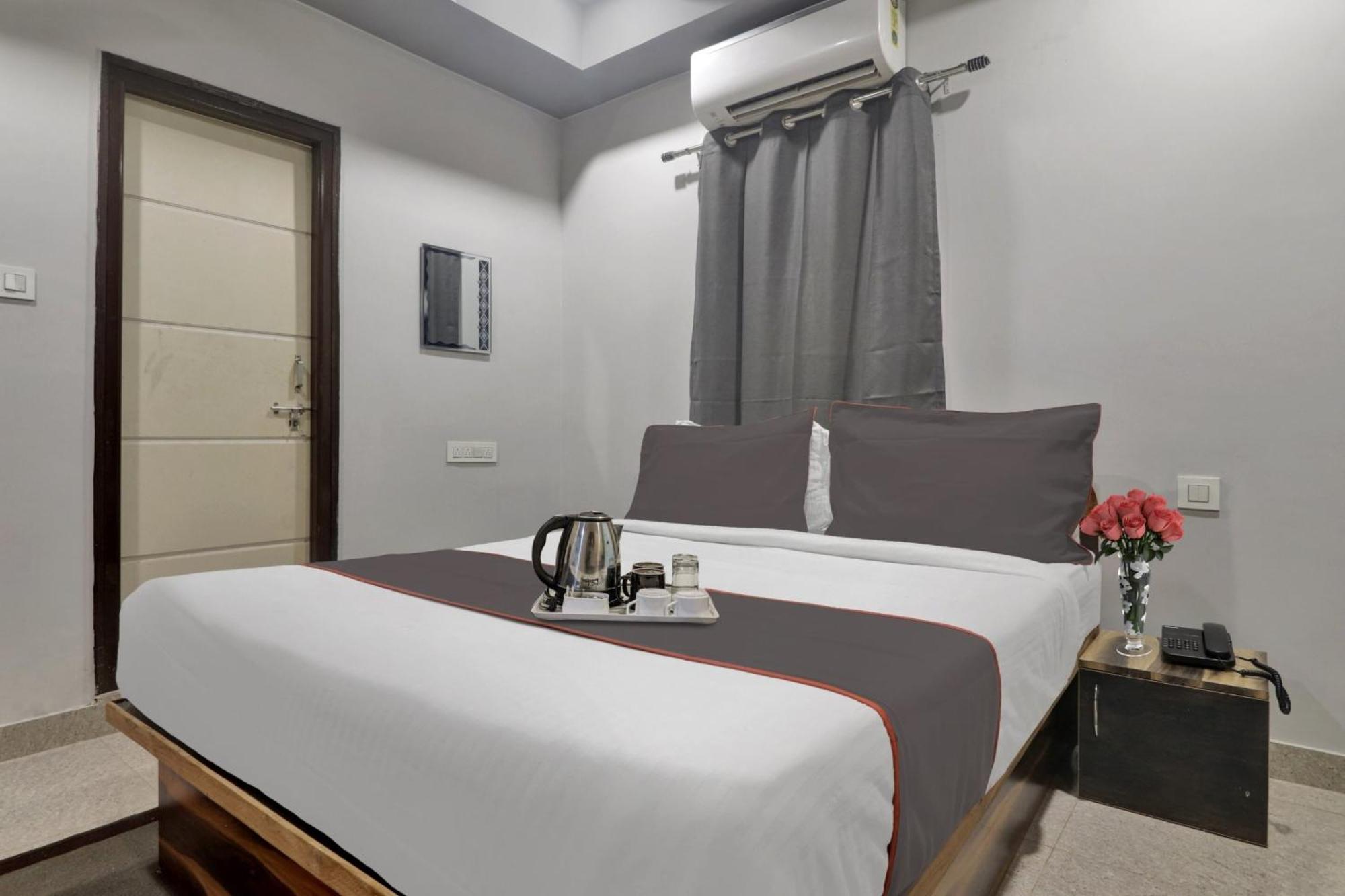 Готель Super Townhouse Rcc Blizz Kondapur  Екстер'єр фото
