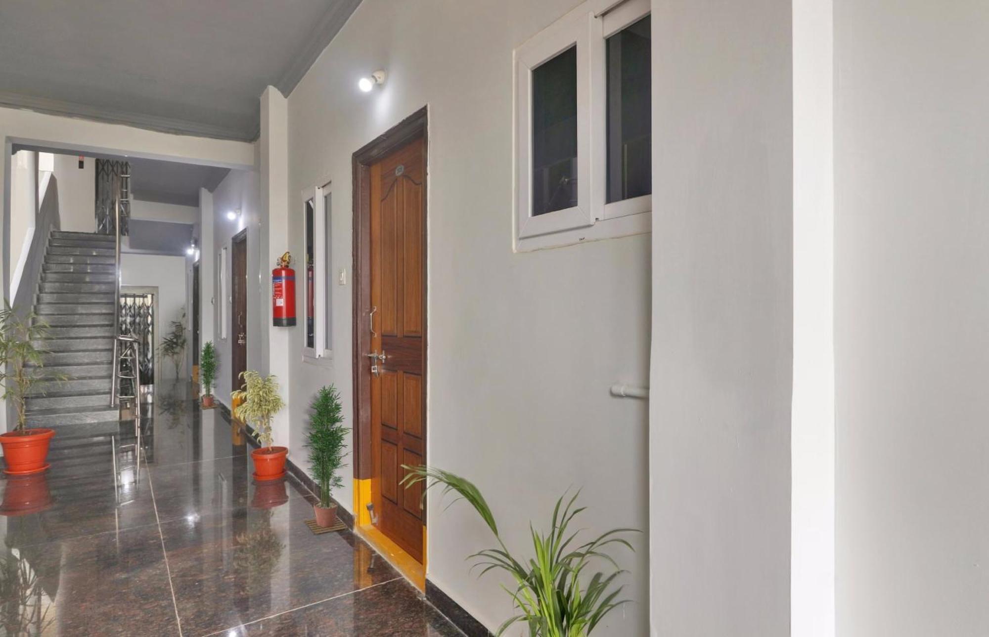 Готель Super Townhouse Rcc Blizz Kondapur  Екстер'єр фото