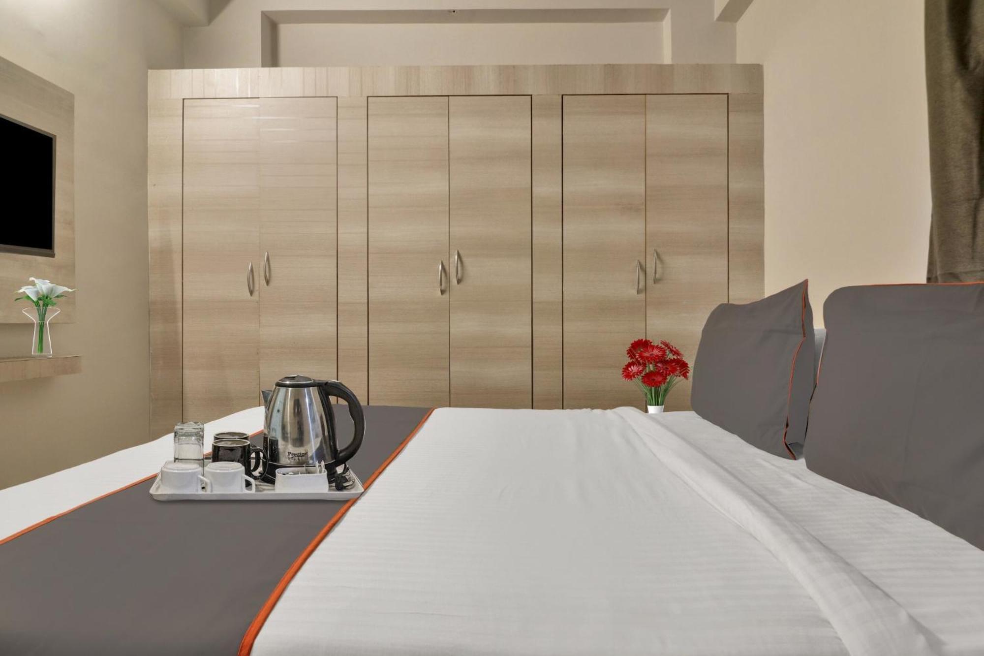 Готель Super Townhouse Rcc Blizz Kondapur  Екстер'єр фото